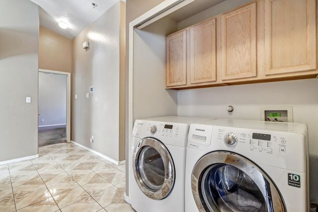 463 Sunrise West Drive SW, Albuquerque, NM 87121