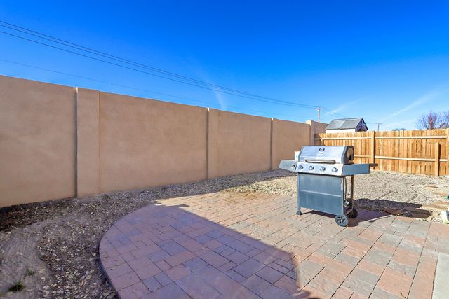 463 Sunrise West Drive SW, Albuquerque, NM 87121
