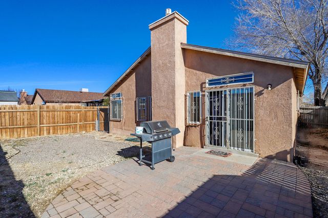 463 Sunrise West Drive SW, Albuquerque, NM 87121