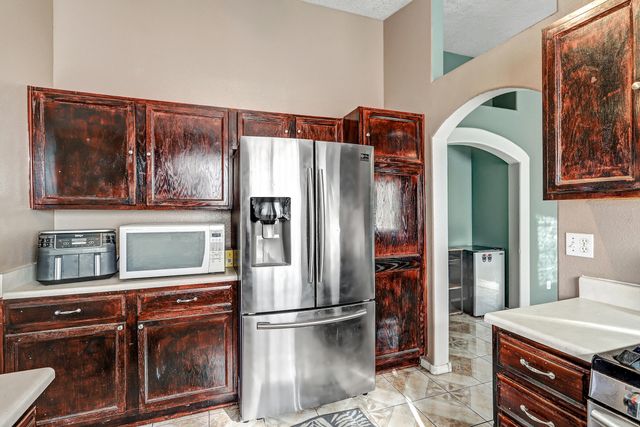 463 Sunrise West Drive SW, Albuquerque, NM 87121