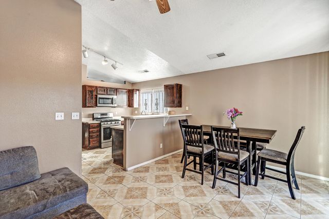 463 Sunrise West Drive SW, Albuquerque, NM 87121