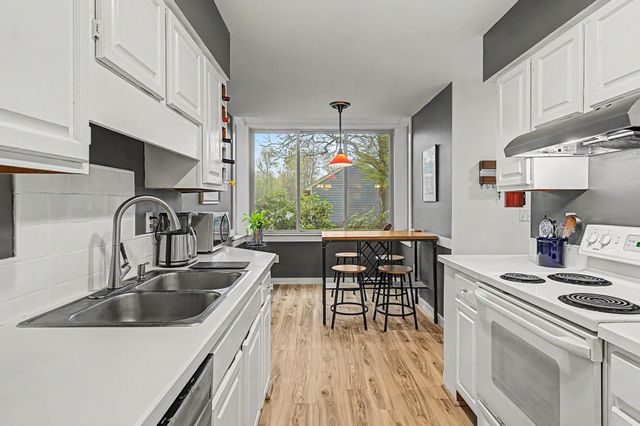 911 Dorset St Apt 29, South Burlington, VT 05403