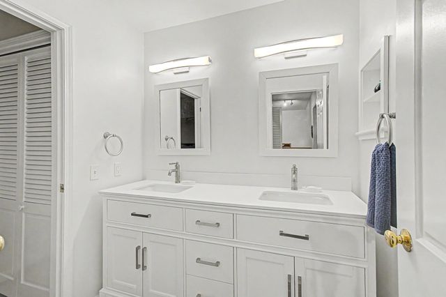 911 Dorset St Apt 29, South Burlington, VT 05403