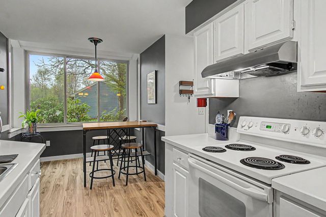 911 Dorset St Apt 29, South Burlington, VT 05403