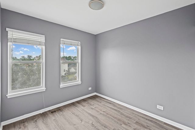 5350 W Hanson Avenue, Chicago, IL 60639