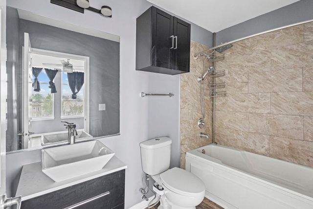 5350 W Hanson Avenue, Chicago, IL 60639