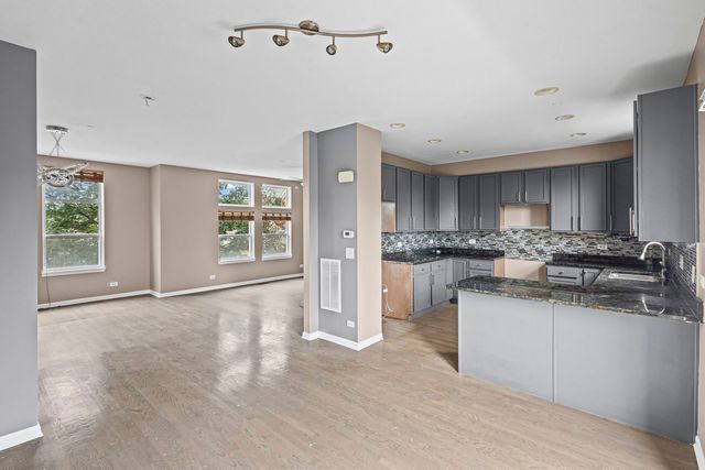 5350 W Hanson Avenue, Chicago, IL 60639