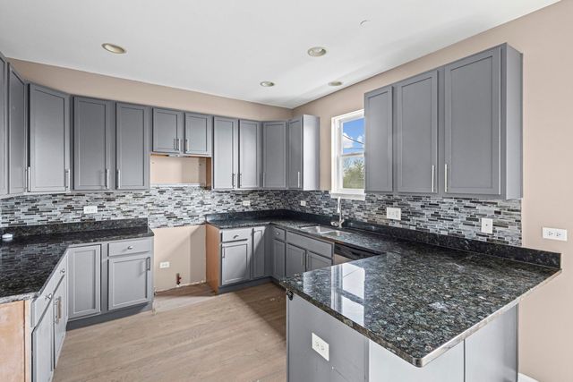 5350 W Hanson Avenue, Chicago, IL 60639