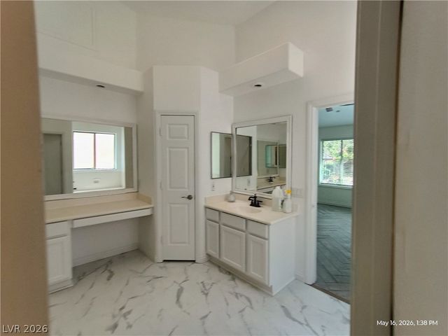 9805 Pinnacle Pass Drive, Las Vegas, NV 89117