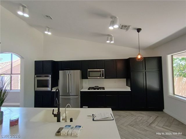 9805 Pinnacle Pass Drive, Las Vegas, NV 89117