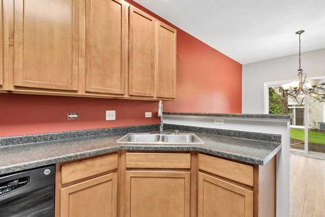 725 S Jade Lane, Round Lake, IL 60073