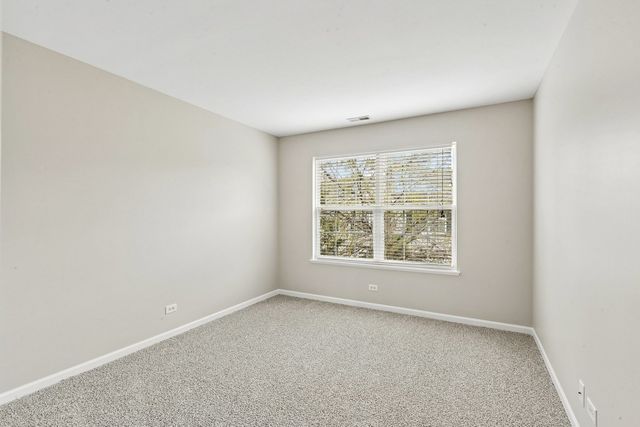 725 S Jade Lane, Round Lake, IL 60073
