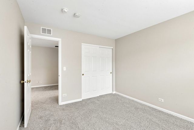 725 S Jade Lane, Round Lake, IL 60073