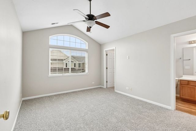 725 S Jade Lane, Round Lake, IL 60073