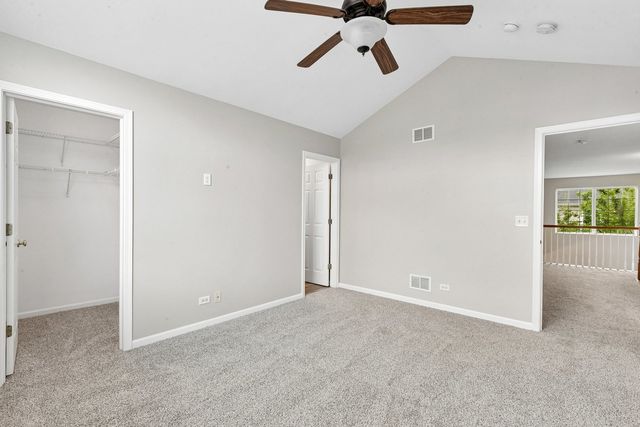 725 S Jade Lane, Round Lake, IL 60073
