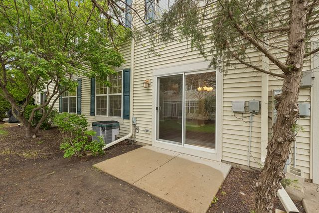 725 S Jade Lane, Round Lake, IL 60073