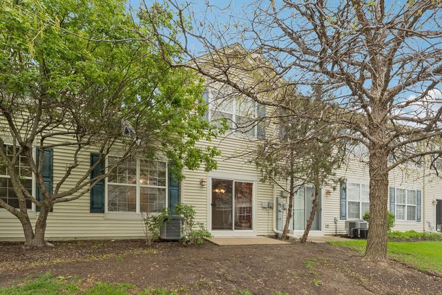 725 S Jade Lane, Round Lake, IL 60073