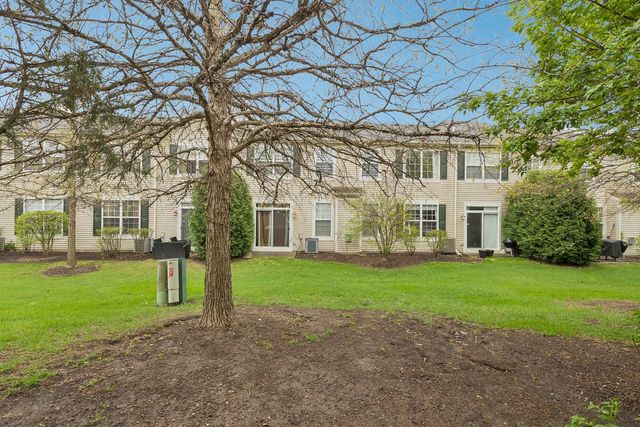 725 S Jade Lane, Round Lake, IL 60073