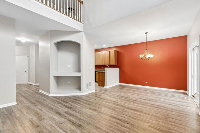 725 S Jade Lane, Round Lake, IL 60073