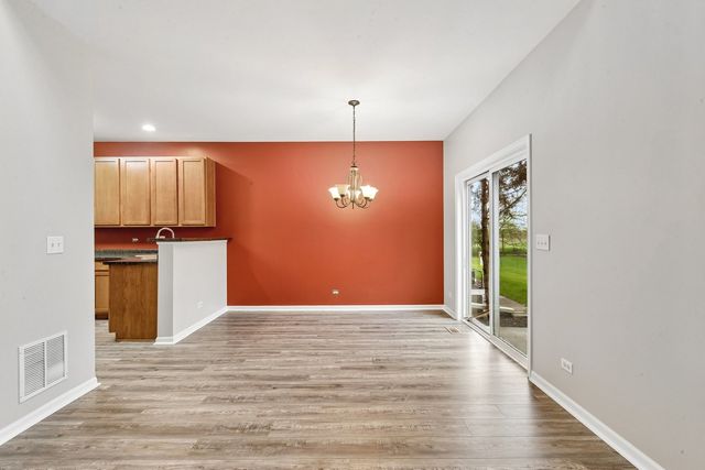 725 S Jade Lane, Round Lake, IL 60073