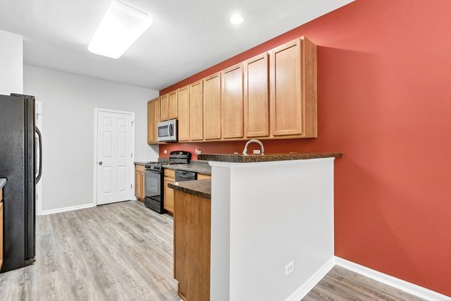 725 S Jade Lane, Round Lake, IL 60073