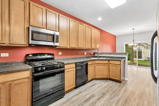 725 S Jade Lane, Round Lake, IL 60073