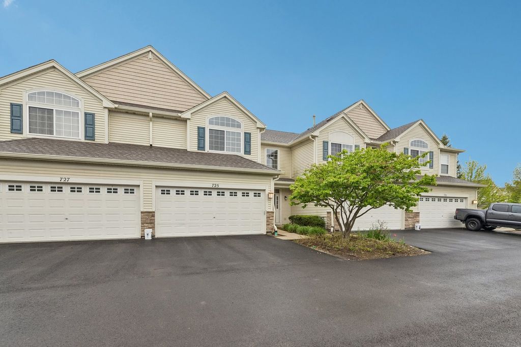 725 S Jade Lane, Round Lake, IL 60073