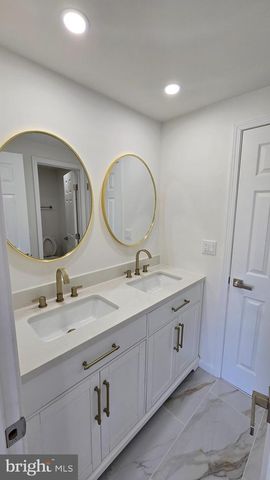 126 RICHLAND CIR, Sterling, VA 20164