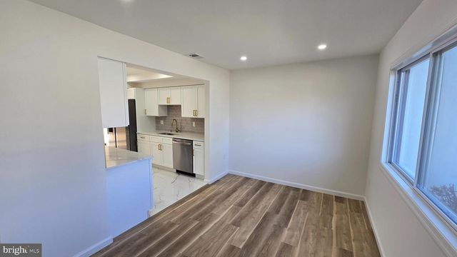 126 RICHLAND CIR, Sterling, VA 20164