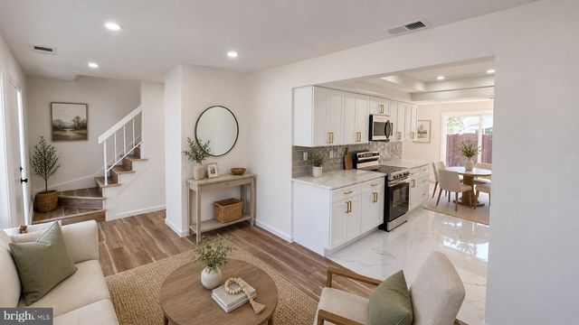 126 RICHLAND CIR, Sterling, VA 20164