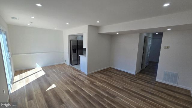 126 RICHLAND CIR, Sterling, VA 20164