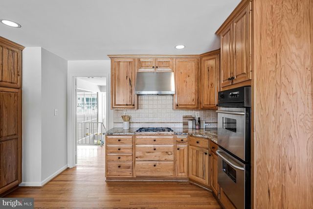 7802 BIRNAM WOOD DR, Mclean, VA 22102