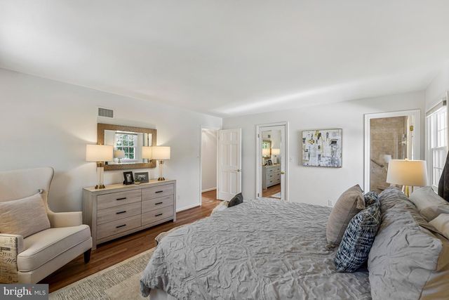 7802 BIRNAM WOOD DR, Mclean, VA 22102