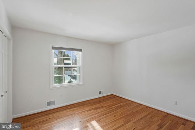 7802 BIRNAM WOOD DR, Mclean, VA 22102