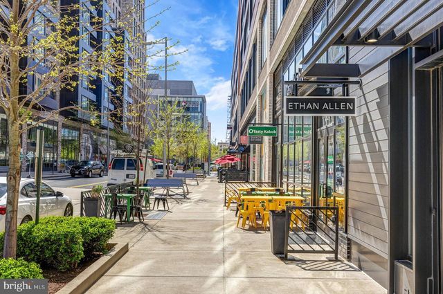 7802 BIRNAM WOOD DR, Mclean, VA 22102