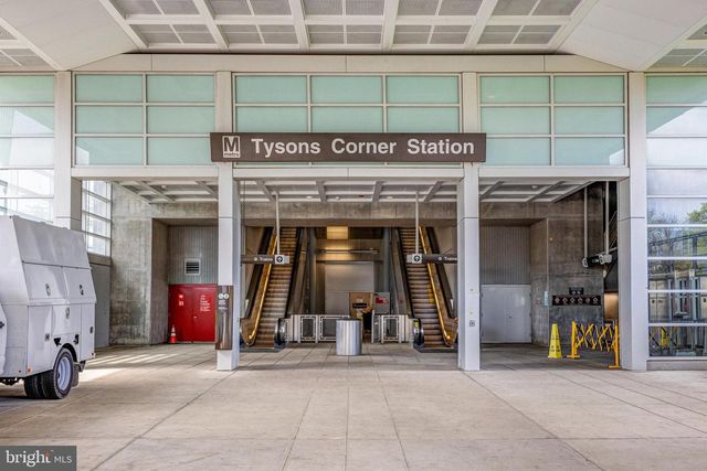 7802 BIRNAM WOOD DR, Mclean, VA 22102