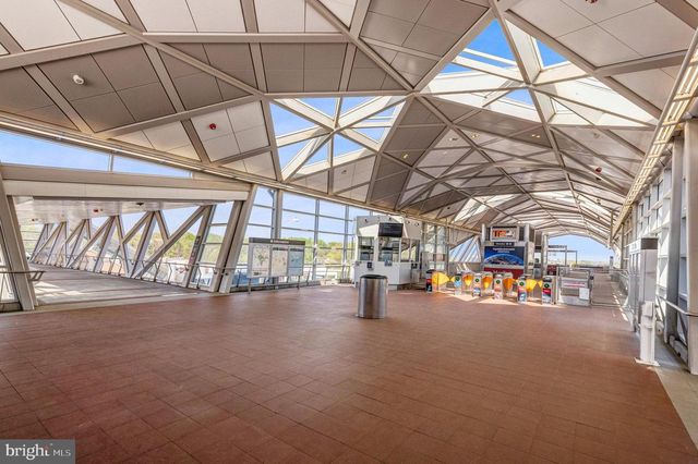 7802 BIRNAM WOOD DR, Mclean, VA 22102