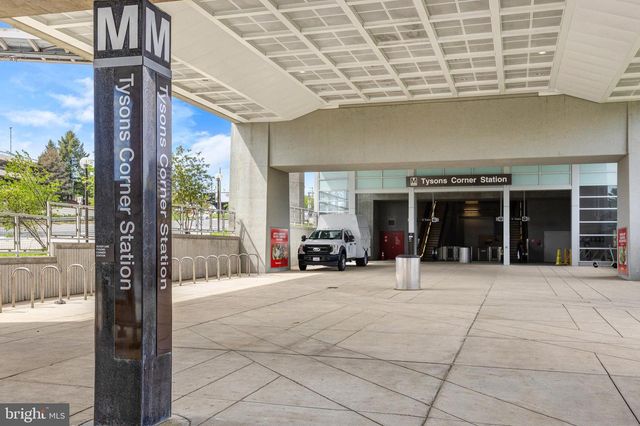 7802 BIRNAM WOOD DR, Mclean, VA 22102