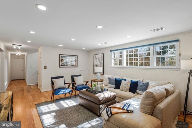 7802 BIRNAM WOOD DR, Mclean, VA 22102