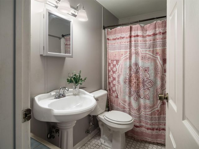 191 Bonnie DR, Dripping Springs, TX 78620