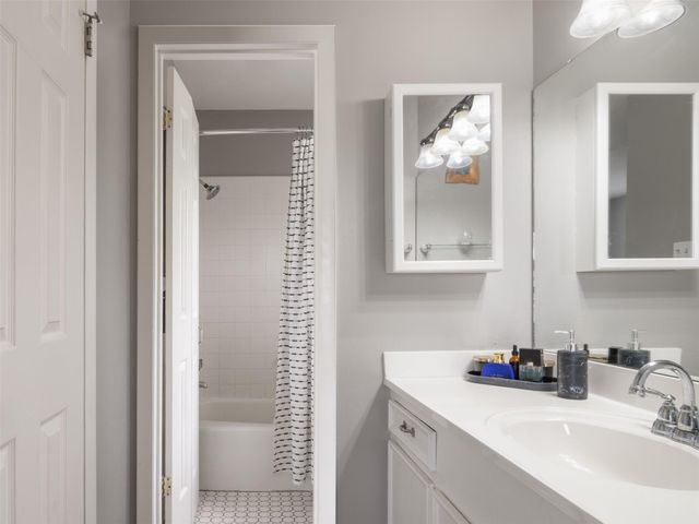 191 Bonnie DR, Dripping Springs, TX 78620