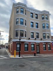 21 Fifth St 26, Chelsea, MA 02150
