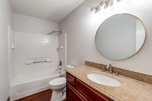 417 N Blanco ST, Lockhart, TX 78644