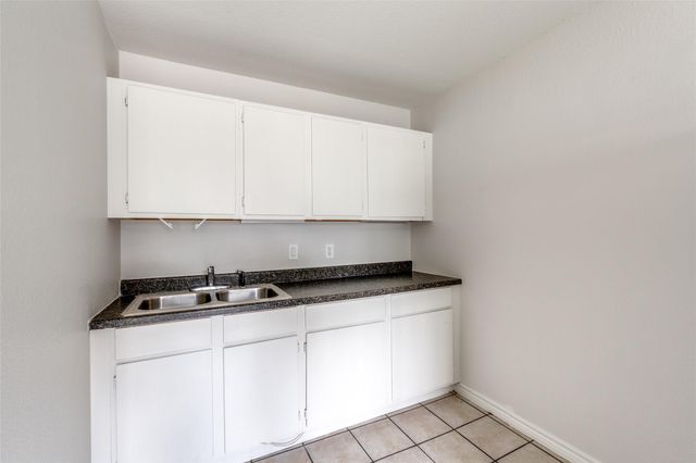 417 N Blanco ST, Lockhart, TX 78644