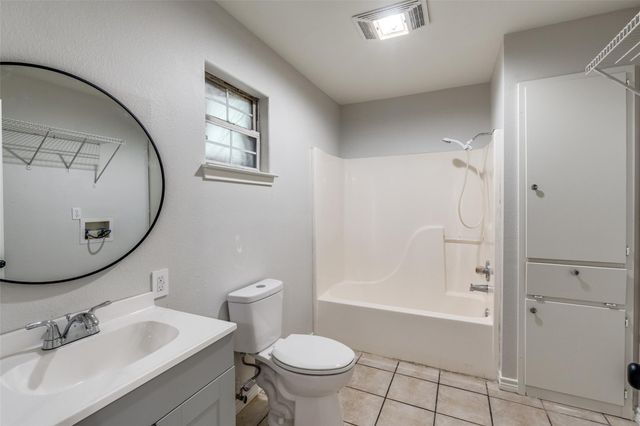 417 N Blanco ST, Lockhart, TX 78644