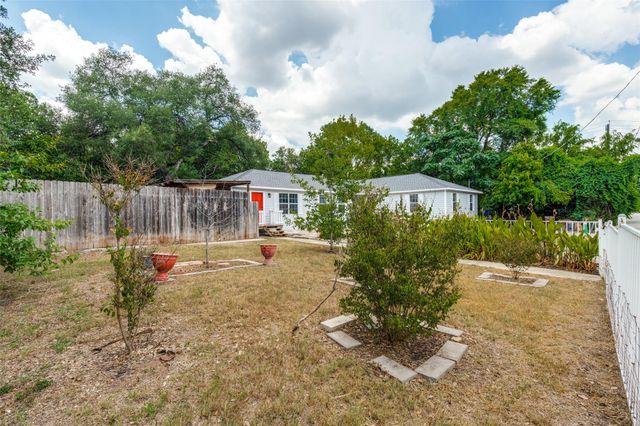 417 N Blanco ST, Lockhart, TX 78644