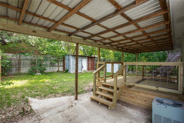 417 N Blanco ST, Lockhart, TX 78644