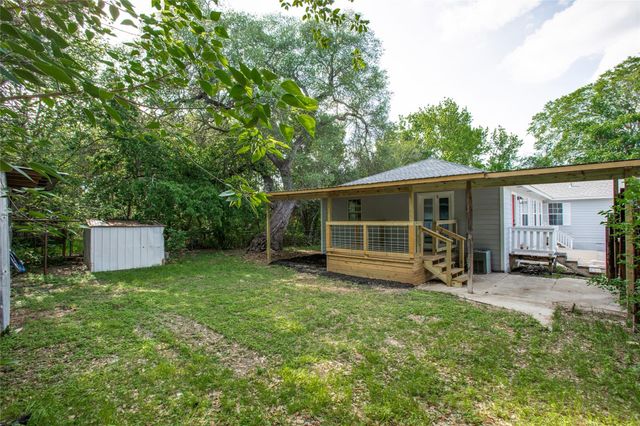 417 N Blanco ST, Lockhart, TX 78644