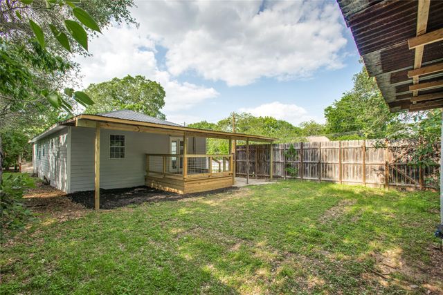 417 N Blanco ST, Lockhart, TX 78644