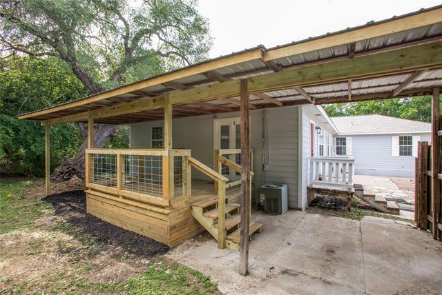 417 N Blanco ST, Lockhart, TX 78644